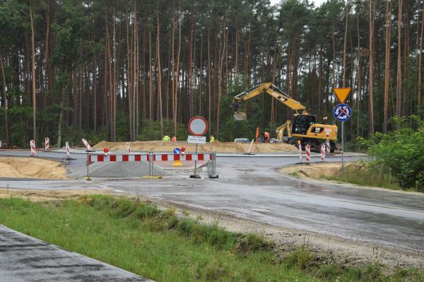 W ostatnich dniach Wicemarszałek Wojciech Jankowiak wizytował inwestycje na drodze wojewódzkiej nr 178 na terenie gmin Połajewo i Ryczywół oraz powstające rondo w miejscowości Przyłęk w gminie Nowy Tomyśl.- kliknij aby powiększyć