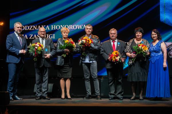 13 placówek edukacyjnych i 13 nauczycieli z naszego regionu zostało nagrodzonych i wyróżnionych podczas gali podsumowującej konkursy o tytuł Wielkopolska Szkoła Roku oraz Wielkopolski Nauczyciel Roku. Gala odbyła się w ramach uroczystych obchodów Dnia Edukacji Narodowej.- kliknij aby powiększyć