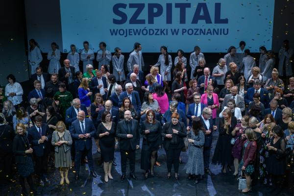 Marszałkowski Szpital Wojewódzki w Poznaniu w tym roku obchodzi jubileusz 50-lecia swojego istnienia. Z tej okazji w siedzibie Polskiego Teatra Tańca w Poznaniu odbyła się uroczysta gala w której udział wziął Marszałek Marek Woźniak.- kliknij aby powiększyć