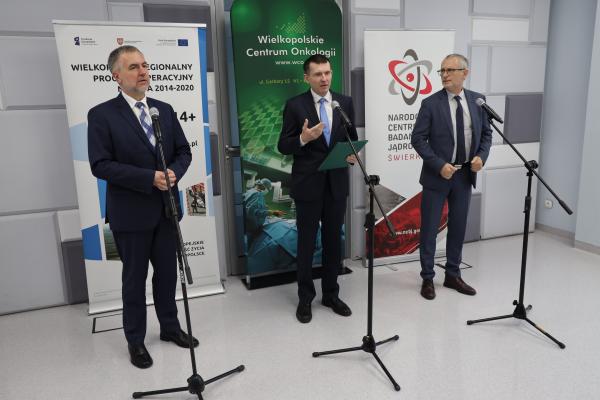 Dwa nowoczesne projekty radioterapii będą realizowane w marszałkowskim Wielkopolskim Centrum Onkologii w Poznaniu. Na ten cel Zarząd Województwa Wielkopolskiego przyznał ponad 11 mln zł środków unijnych z Wielkopolskiego Regionalnego Programu Operacyjnego na lata 2014-2020.- kliknij aby powiększyć