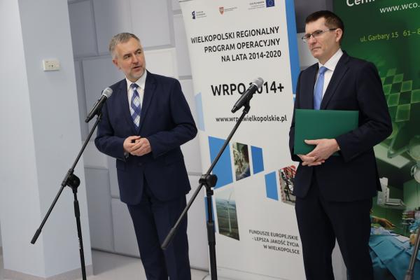 Dwa nowoczesne projekty radioterapii będą realizowane w marszałkowskim Wielkopolskim Centrum Onkologii w Poznaniu. Na ten cel Zarząd Województwa Wielkopolskiego przyznał ponad 11 mln zł środków unijnych z Wielkopolskiego Regionalnego Programu Operacyjnego na lata 2014-2020.- kliknij aby powiększyć