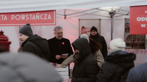 W niedzielę 18 grudnia Miasteczko Powstańcze które stanęło na terenie Międzynarodowych Targów Poznańskich odwiedził Marszałek Marek Woźniak. Tego dnia miał miejsce finał akcji WywieśMY flagi dla Powstańców.- kliknij aby powiększyć