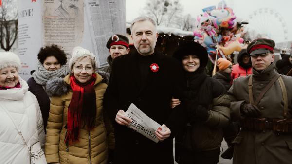 W niedzielę 18 grudnia Miasteczko Powstańcze które stanęło na terenie Międzynarodowych Targów Poznańskich odwiedził Marszałek Marek Woźniak. Tego dnia miał miejsce finał akcji WywieśMY flagi dla Powstańców.- kliknij aby powiększyć