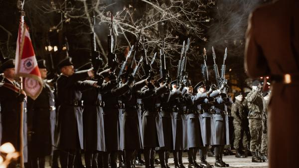 27 grudnia w dniu 104. rocznicy wybuchu Powstania Wielkopolskiego poznaniacy i Wielkopolanie spotkali się przed pomnikiem Powstańców Wielkopolskich w stolicy regionu.- kliknij aby powiększyć