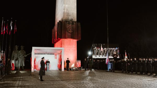27 grudnia w dniu 104. rocznicy wybuchu Powstania Wielkopolskiego poznaniacy i Wielkopolanie spotkali się przed pomnikiem Powstańców Wielkopolskich w stolicy regionu.- kliknij aby powiększyć