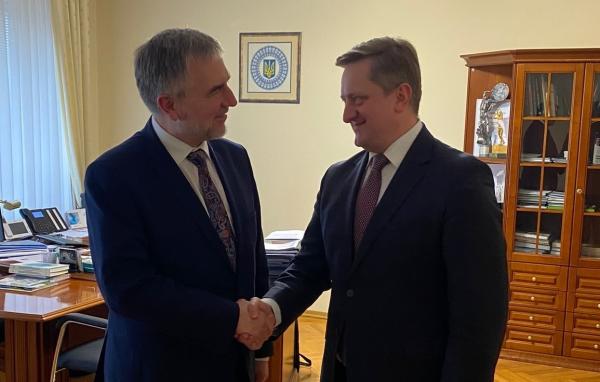 Marszałek Marek Woźniak i Ambasador Wasyl Zwarycz- kliknij aby powiększyć