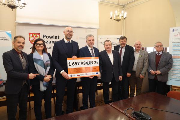 We wtorek 24 stycznia Marek Woźniak Marszałek Województwa Wielkopolskiego odwiedził Szamotuły. - kliknij aby powiększyć