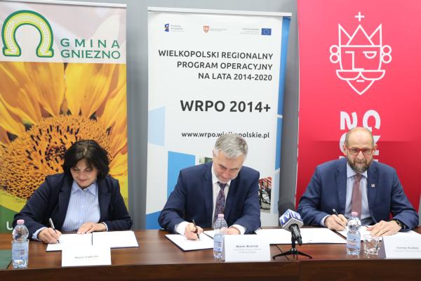 Podpisanie umów w Gnieźnie- kliknij aby powiększyć