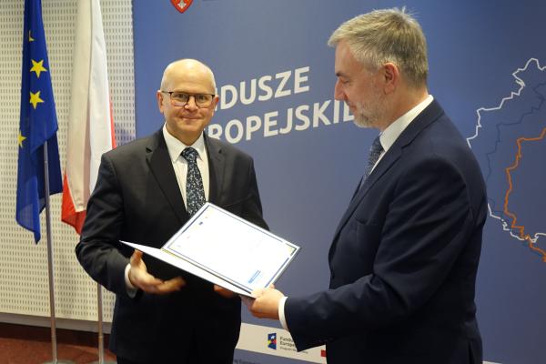 Inauguracyjne posiedzenie Komitetu Monitorującego które odbyło się 1 marca w Urzędzie Marszałkowskim w Poznaniu pod przewodnictwem marszałka Marka Woźniaka było okazją do uroczystego wręczenia członkom i członkiniom aktów powołania.- kliknij aby powiększyć