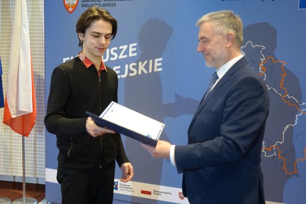 Inauguracyjne posiedzenie Komitetu Monitorującego które odbyło się 1 marca w Urzędzie Marszałkowskim w Poznaniu pod przewodnictwem marszałka Marka Woźniaka było okazją do uroczystego wręczenia członkom i członkiniom aktów powołania- kliknij aby powiększyć