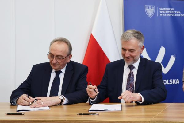od lewej: Wicemarszałek Wojciech Jankowiak oraz Marszałek Marek Woźniak, fot. arch. - kliknij aby powiększyć