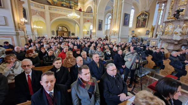 W sobotę 11 marca odbyła się VII Pielgrzymka Sołtysów do Sanktuarium Świętego Józefa w Kaliszu. Podczas uroczystości najaktywniejsi i wyróżniający się swoim zaangażowaniem sołtysi otrzymali odznaki honorowe Za zasługi dla Województwa Wielkopolskiego.- kliknij aby powiększyć