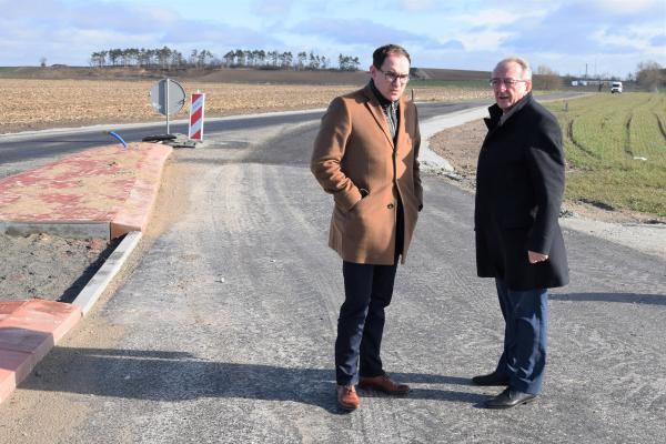 Wicemarszałek Jankowiak wizytował inwestycje drogowe na terenie gminy Buk- kliknij aby powiększyć