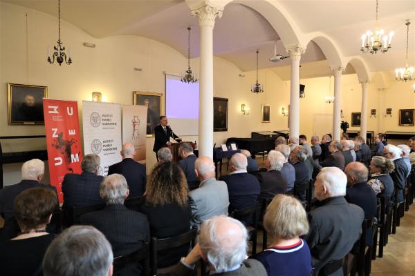 Marszałek Marek Woźniak wziął udział spotkaniu promującym wydanie albumu Powstanie wielkopolskie 1918–1919 które odbyło się w siedzibie Poznańskie Towarzystwa Przyjaciół Nauk.- kliknij aby powiększyć