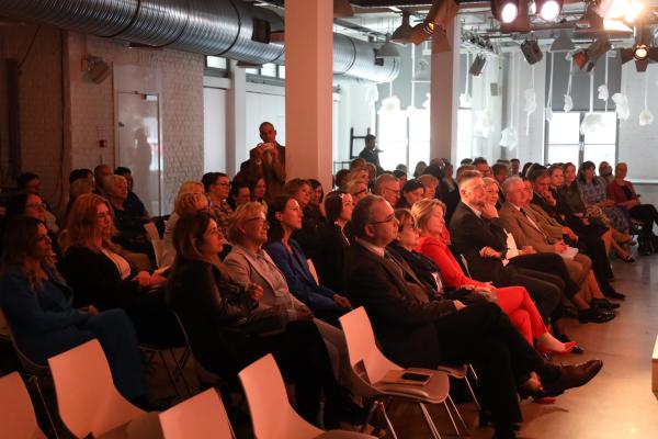 W Wielkopolski Dzień Bibliotekarza i Bibliotek nasza marszałkowska Wojewódzka Biblioteka Publiczna i Centrum Animacji Kultury w Poznaniu świętowała swoje 75-urodziny. Podczas uroczystości wręczono nagrody i odznaki zasłużonym bibliotekom i bibliotekarzom. W wydarzeniu wziął udział Marszałek Marek Woźniak.- kliknij aby powiększyć