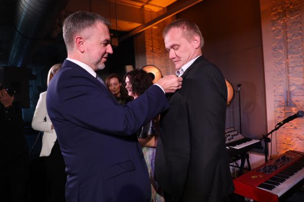 W Wielkopolski Dzień Bibliotekarza i Bibliotek nasza marszałkowska Wojewódzka Biblioteka Publiczna i Centrum Animacji Kultury w Poznaniu świętowała swoje 75-urodziny. Podczas uroczystości wręczono nagrody i odznaki zasłużonym bibliotekom i bibliotekarzom. W wydarzeniu wziął udział Marszałek Marek Woźniak.- kliknij aby powiększyć