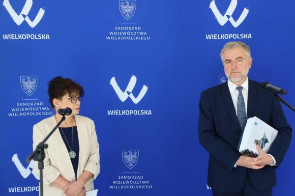 Marek Woźniak Marszałek Województwa Wielkopolskiego i Elżbieta Kuzdro-Lubińska Skarbnik Województwa.- kliknij aby powiększyć