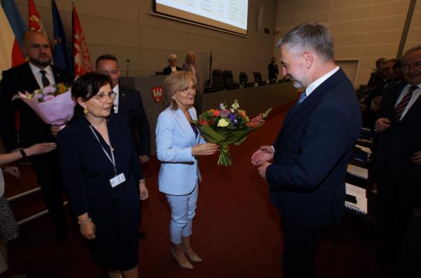 Podczas poniedziałkowej Sesji Sejmiku Województwa Wielkopolskiego Radni udzielili absolutorium Zarządowi Województwa Wielkopolskiego za wykonanie budżetu w 2022 roku. Za było 22 radnych a 9 głosowało przeciw.- kliknij aby powiększyć