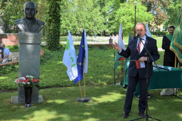 Wojciech Jankowiak Wicemarszałek Województwa Wielkopolskiego wziął udział w dorocznych obchodach Święta Ludowego które zorganizowane zostały w niedzielę 28 maja na terenie Muzeum Narodowego Rolnictwa i Przemysłu Rolno-Spożywczego w Szreniawie- kliknij aby powiększyć