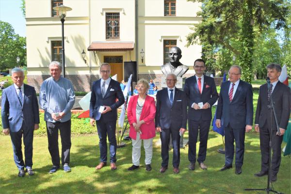 Wojciech Jankowiak Wicemarszałek Województwa Wielkopolskiego wziął udział w dorocznych obchodach Święta Ludowego które zorganizowane zostały w niedzielę 28 maja na terenie Muzeum Narodowego Rolnictwa i Przemysłu Rolno-Spożywczego w Szreniawie- kliknij aby powiększyć