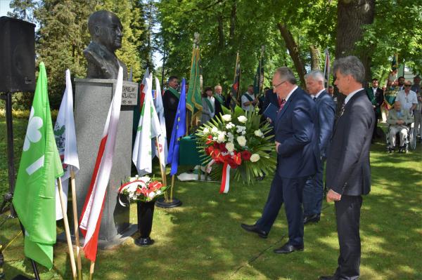 Wojciech Jankowiak Wicemarszałek Województwa Wielkopolskiego wziął udział w dorocznych obchodach Święta Ludowego które zorganizowane zostały w niedzielę 28 maja na terenie Muzeum Narodowego Rolnictwa i Przemysłu Rolno-Spożywczego w Szreniawie- kliknij aby powiększyć