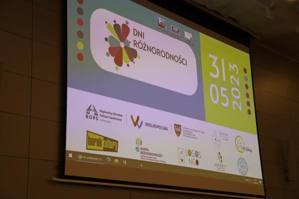 W środę 31 maja odbyły się drugie w historii Dni Różnorodności związane z obchodami Europejskiego Miesiąca Różnorodności które zorganizował Regionalny Ośrodek Polityki Społecznej w Poznaniu we współpracy z Urzędem Marszałkowskim Województwa Wielkopolskiego.- kliknij aby powiększyć