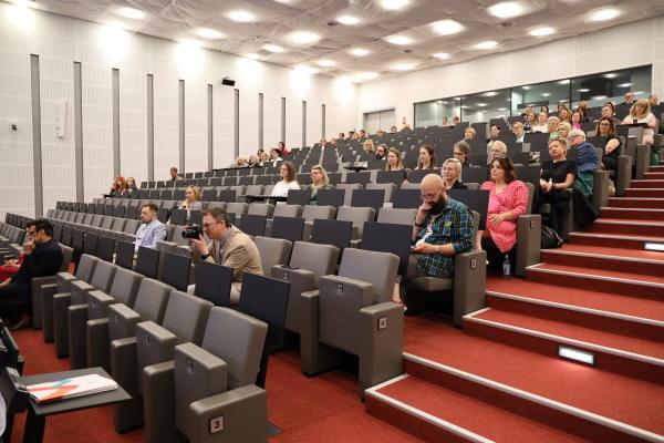 W środę 31 maja odbyły się drugie w historii Dni Różnorodności związane z obchodami Europejskiego Miesiąca Różnorodności które zorganizował Regionalny Ośrodek Polityki Społecznej w Poznaniu we współpracy z Urzędem Marszałkowskim Województwa Wielkopolskiego.- kliknij aby powiększyć