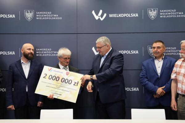 Pszczele rodziny z kolejnym wsparciem Samorządu Województwa Wielkopolskiego- kliknij aby powiększyć