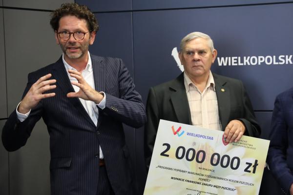Pszczele rodziny z kolejnym wsparciem Samorządu Województwa Wielkopolskiego- kliknij aby powiększyć