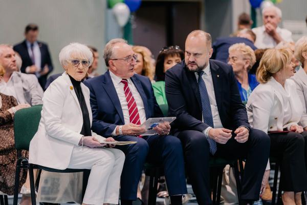 Wicemarszałek Wojciech Jankowiak wziął udział w uroczystości jubileuszowej z okazji 100-lecia Zespołu Szkół Rolniczych im. gen. Jana Henryka Dąbrowskiego w Środzie Wielkopolskiej- kliknij aby powiększyć