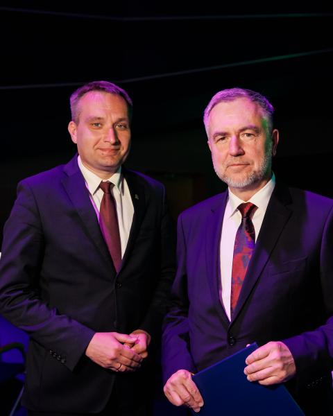 Z okazji jubileuszu 25-lecia istnienia Samorządu Województwa Wielkopolskiego w poniedziałek 5 czerwca na terenie Międzynarodowych Targów Poznańskich odbyła się uroczysta gala Dumni z Wielkopolski na którą zostali zaproszeni samorządowcy z całego regionu- kliknij aby powiększyć