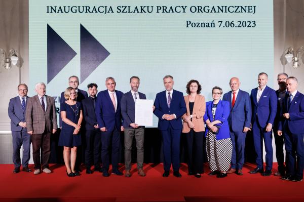 W środę 7 czerwca w Bazarze Poznańskim zainaugurowano nową inicjatywę kulturalną zrzeszającej różnorodne jednostki związane z pracą organiczną w Wielkopolsce. Szlak Pracy Organicznej będzie opowiadał historię wielkopolskiej pracy u podstaw - idei wokół której budowało się społeczeństwo obywatelskie na terenach zaboru pruskiego. - kliknij aby powiększyć