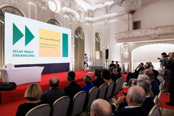 W środę 7 czerwca w Bazarze Poznańskim zainaugurowano nową inicjatywę kulturalną zrzeszającej różnorodne jednostki związane z pracą organiczną w Wielkopolsce. Szlak Pracy Organicznej będzie opowiadał historię wielkopolskiej pracy u podstaw - idei wokół której budowało się społeczeństwo obywatelskie na terenach zaboru pruskiego. - kliknij aby powiększyć