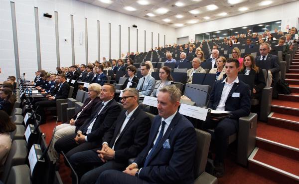 Inauguracyjna sesja Młodzieżowego Sejmiku Województwa Wielkopolskiego.- kliknij aby powiększyć