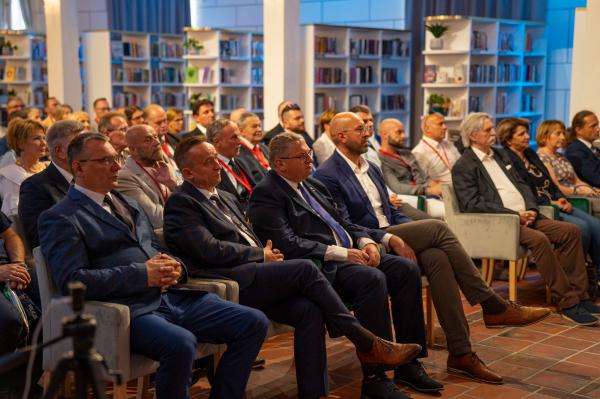 Krzysztof Grabowski Wicemarszałek Województwa Wielkopolskiego wziął udział w uroczystym otwarciu Muzeum Rybactwa Śródlądowego i Ochrony Wód w Sierakowie- kliknij aby powiększyć