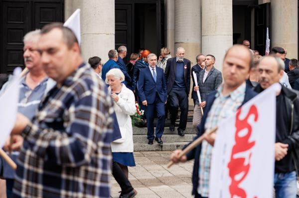 Marszałek Marek Woźniak wraz z Zarządem Województwa Wielkopolskiego oddał hołd Bohaterom Poznańskiego Czerwca 1956 r.- kliknij aby powiększyć