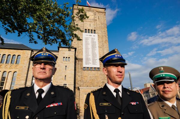 Marszałek Marek Woźniak wraz z Zarządem Województwa Wielkopolskiego oddał hołd Bohaterom Poznańskiego Czerwca 1956 r.- kliknij aby powiększyć