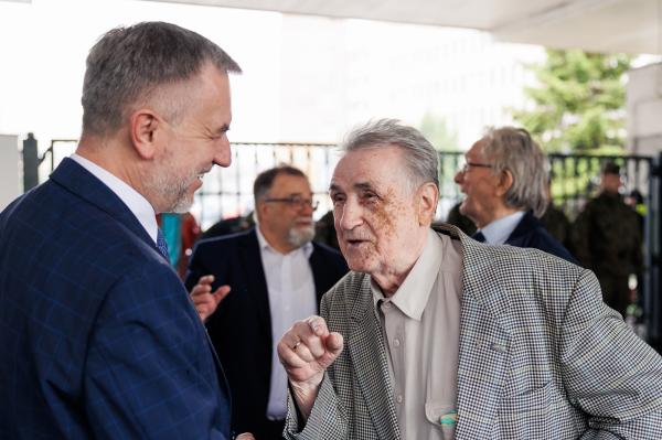 Marszałek Marek Woźniak wraz z Zarządem Województwa Wielkopolskiego oddał hołd Bohaterom Poznańskiego Czerwca 1956 r.- kliknij aby powiększyć