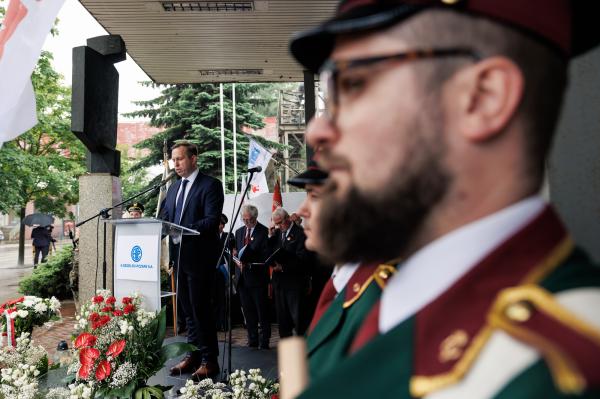 Marszałek Marek Woźniak wraz z Zarządem Województwa Wielkopolskiego oddał hołd Bohaterom Poznańskiego Czerwca 1956 r.- kliknij aby powiększyć