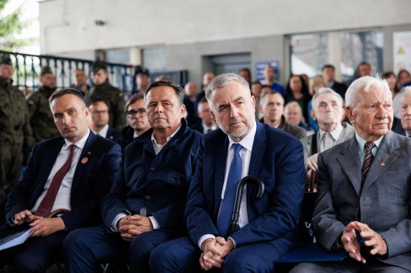 Marszałek Marek Woźniak wraz z Zarządem Województwa Wielkopolskiego oddał hołd Bohaterom Poznańskiego Czerwca 1956 r.- kliknij aby powiększyć