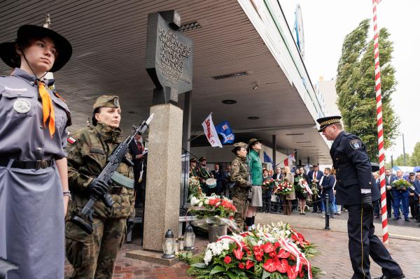 Marszałek Marek Woźniak wraz z Zarządem Województwa Wielkopolskiego oddał hołd Bohaterom Poznańskiego Czerwca 1956 r.- kliknij aby powiększyć
