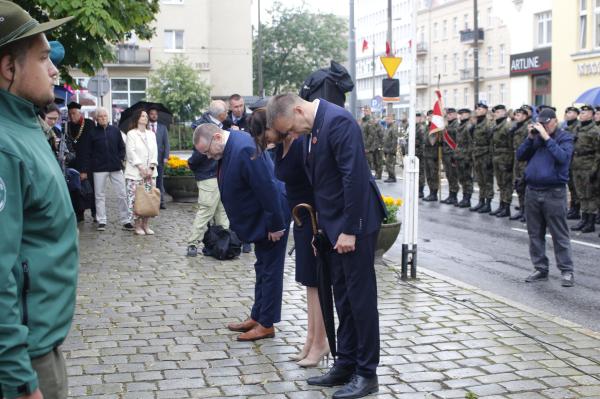 Paulina Stochniałek Członkini Zarządu Województwa Wielkopolskiego uczestniczyła w uroczystości przy Pomniku Poległych w Powstaniu Poznańskim 28-30 czerwca 1956 r. oraz złożyła kwiaty pod tablicą pamiątkową na budynku KWP  w Poznaniu.- kliknij aby powiększyć