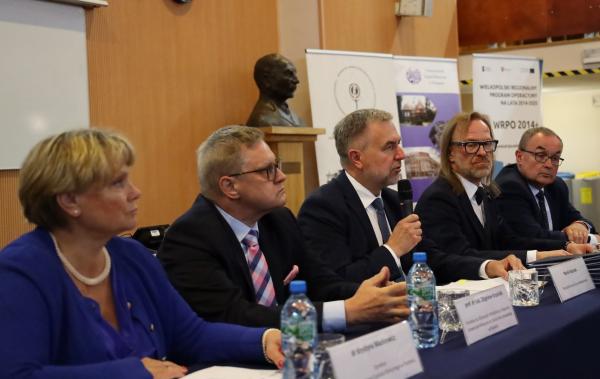 Podpisanie umów w ramach  podziałania WRPO Infrastruktura ochrony zdrowia - kliknij aby powiększyć