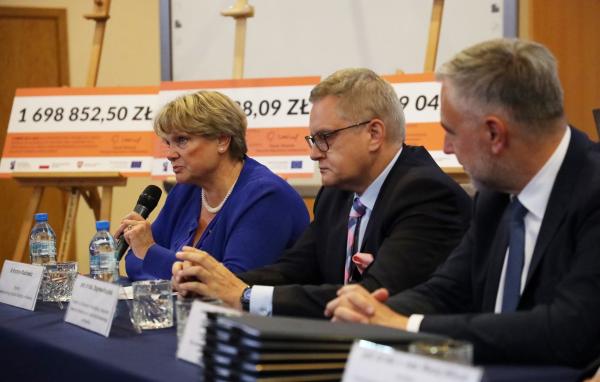 Podpisanie umów w ramach  podziałania WRPO Infrastruktura ochrony zdrowia - kliknij aby powiększyć