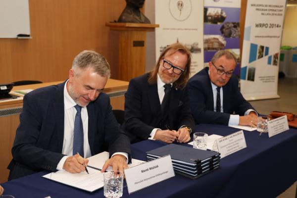 Podpisanie umów w ramach  podziałania WRPO Infrastruktura ochrony zdrowia - kliknij aby powiększyć