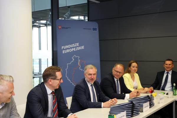 Podpisanie umów w ramach  podziałania WRPO Infrastruktura ochrony zdrowia - kliknij aby powiększyć