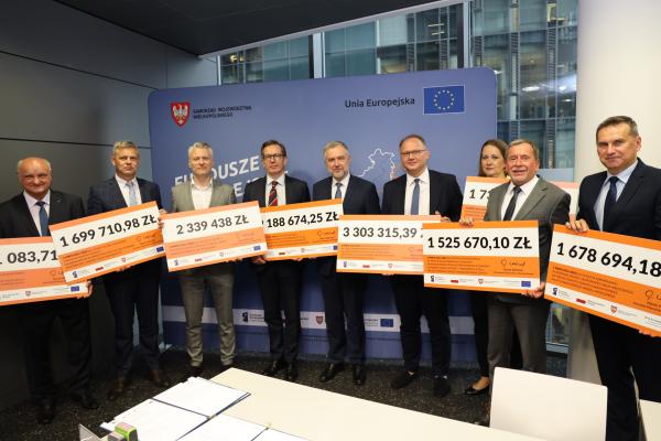 Podpisanie umów w ramach  podziałania WRPO Infrastruktura ochrony zdrowia - kliknij aby powiększyć