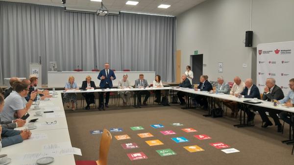 Wielkopolska Rada Trzydziestu jest organem opiniotwórczo-doradczym Zarządu Województwa Wielkopolskiego w obszarze rozwoju gospodarczego Wielkopolski- kliknij aby powiększyć