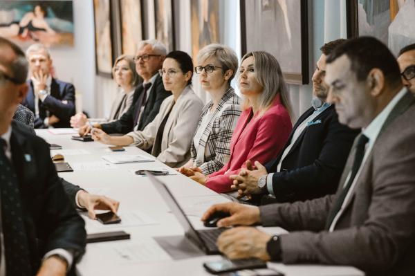 Wdrażanie Strategii Neutralności Klimatycznej Wielkopolska 2040 Wschodnia z Komitetem Sterującym!
- kliknij aby powiększyć