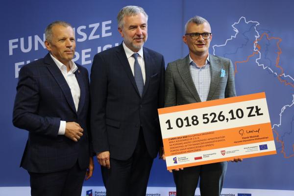 Kolejne wsparcie dla wielkopolskich lecznic od Marszałka. Łącznie już 670 unijnych milionów dla szpitali  - kliknij aby powiększyć